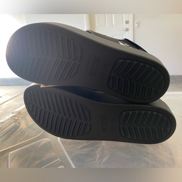 CROCS Brooklyn Low Wedge - Black - Picture 7 of 7